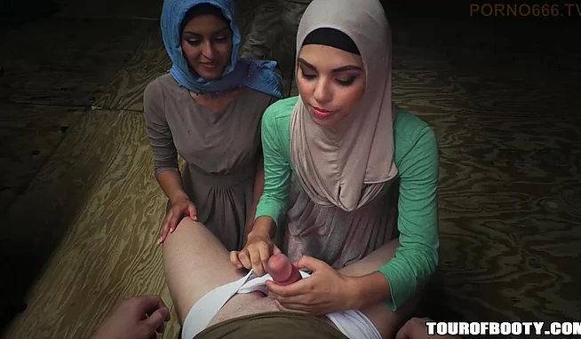 Скучающим американским солдатам привезли двух мусульманок для ебли