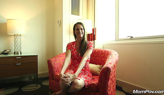 Зрелая мамка умеет работать в две руки