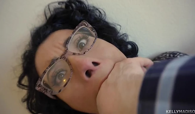 Хотела продать дом, а продала ещё и свою вагину и ротик